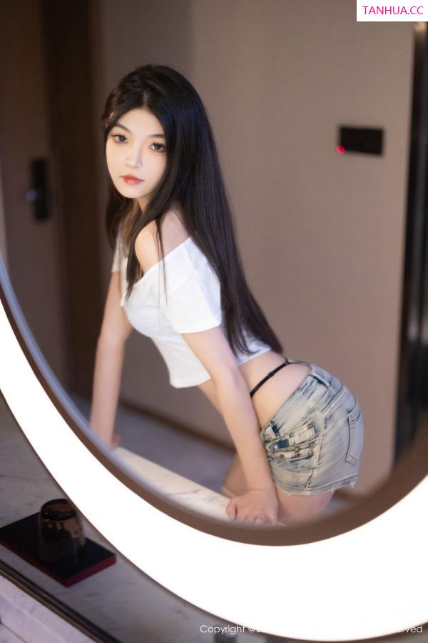   [XiuRen]高清写真图 2024.09.11 No.9141 初梦瑶 丝袜美腿第44张图片